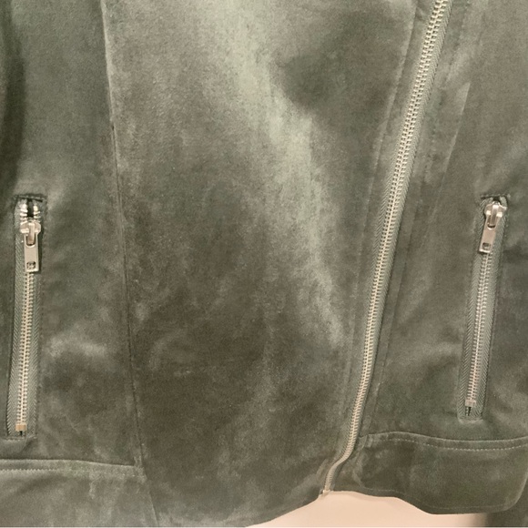NWT woman’s soft faux suede moto jacket with a cropped hem forest green Size XL. - Picture 9 of 13